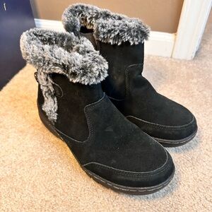 Khombu Womens Size 9 Black Boots Fur Outlined Winter Snow Boots Faux Fur